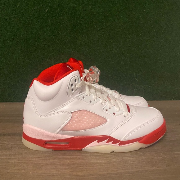 Jordan Retro 'White Pink Red' Size